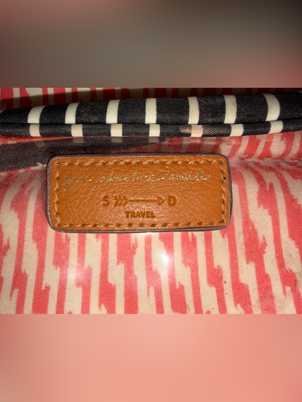 Hanging Cosmetic Organizer in striped pattern - Picture 4 of 5